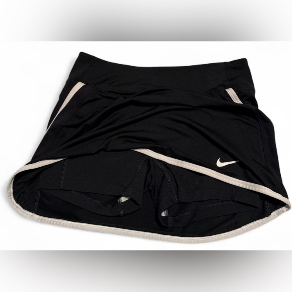 Nike Black Women's Skirt - Picture 2 of 4